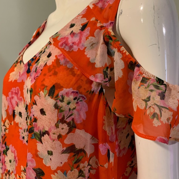 Lush Blouse - Picture 2 of 5